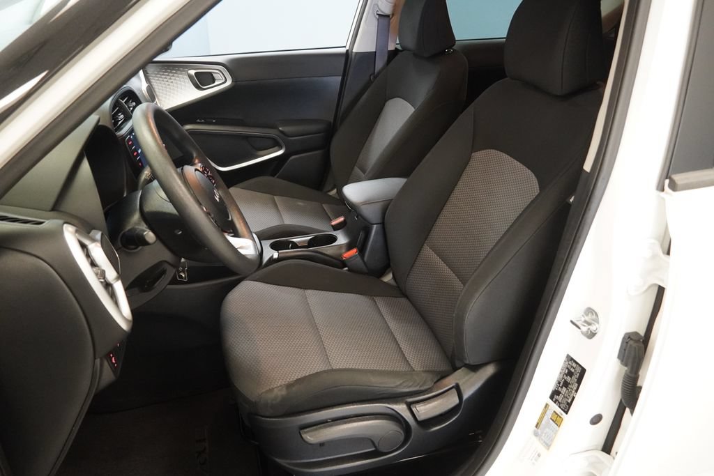 Used 2022 Kia Soul LX FWD image 3