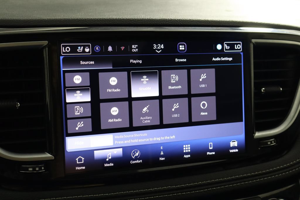 Used 2025 Chrysler Pacifica Limited FWD image 30