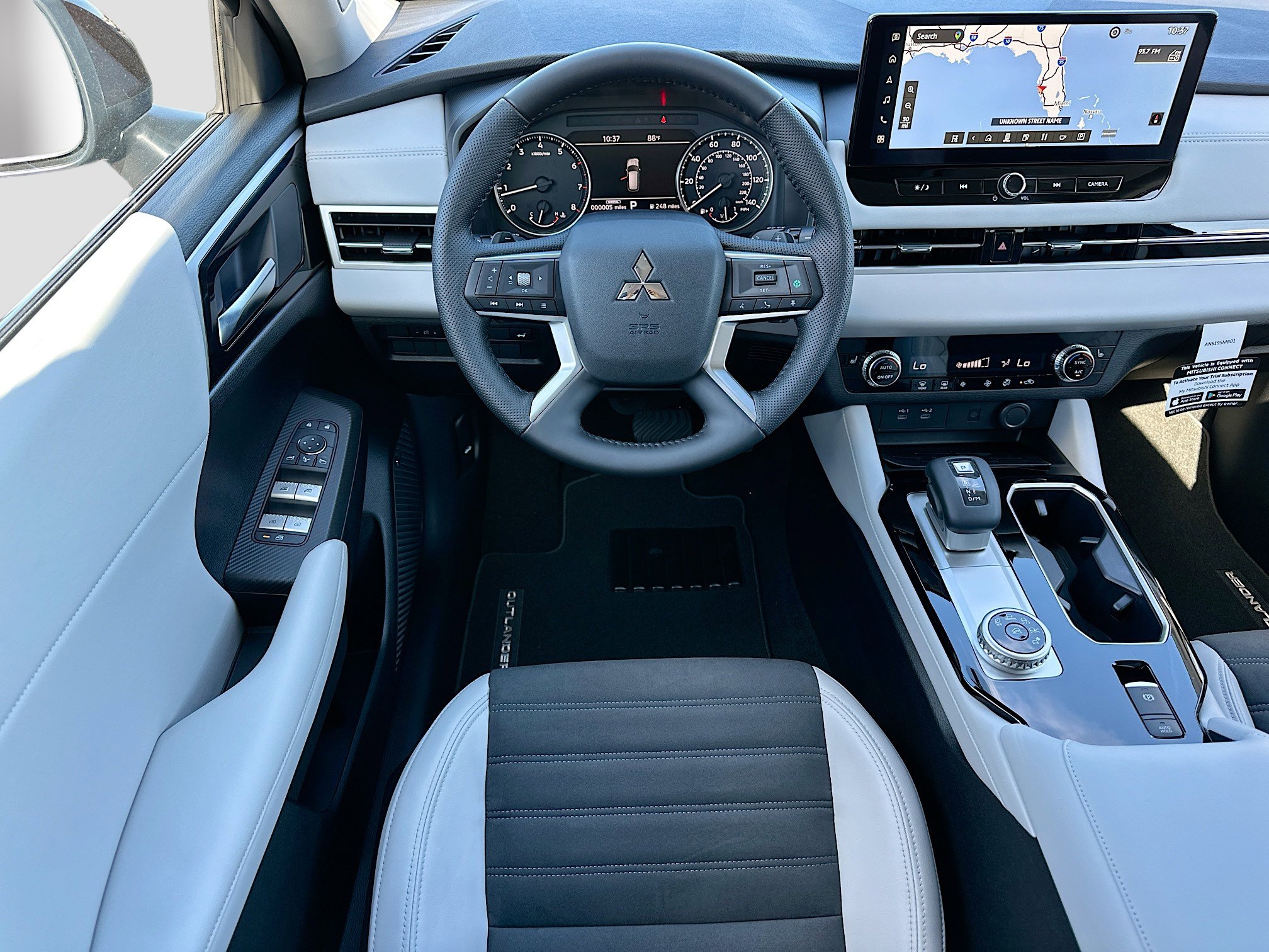 New 2025 Mitsubishi Outlander SE image 16