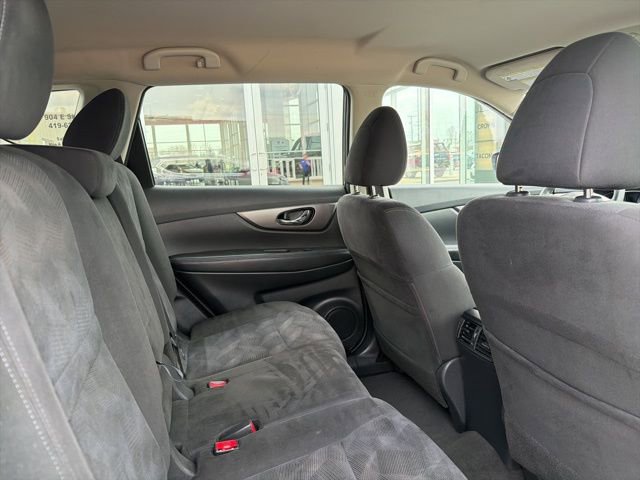 Used 2015 Nissan Rogue SV image 30