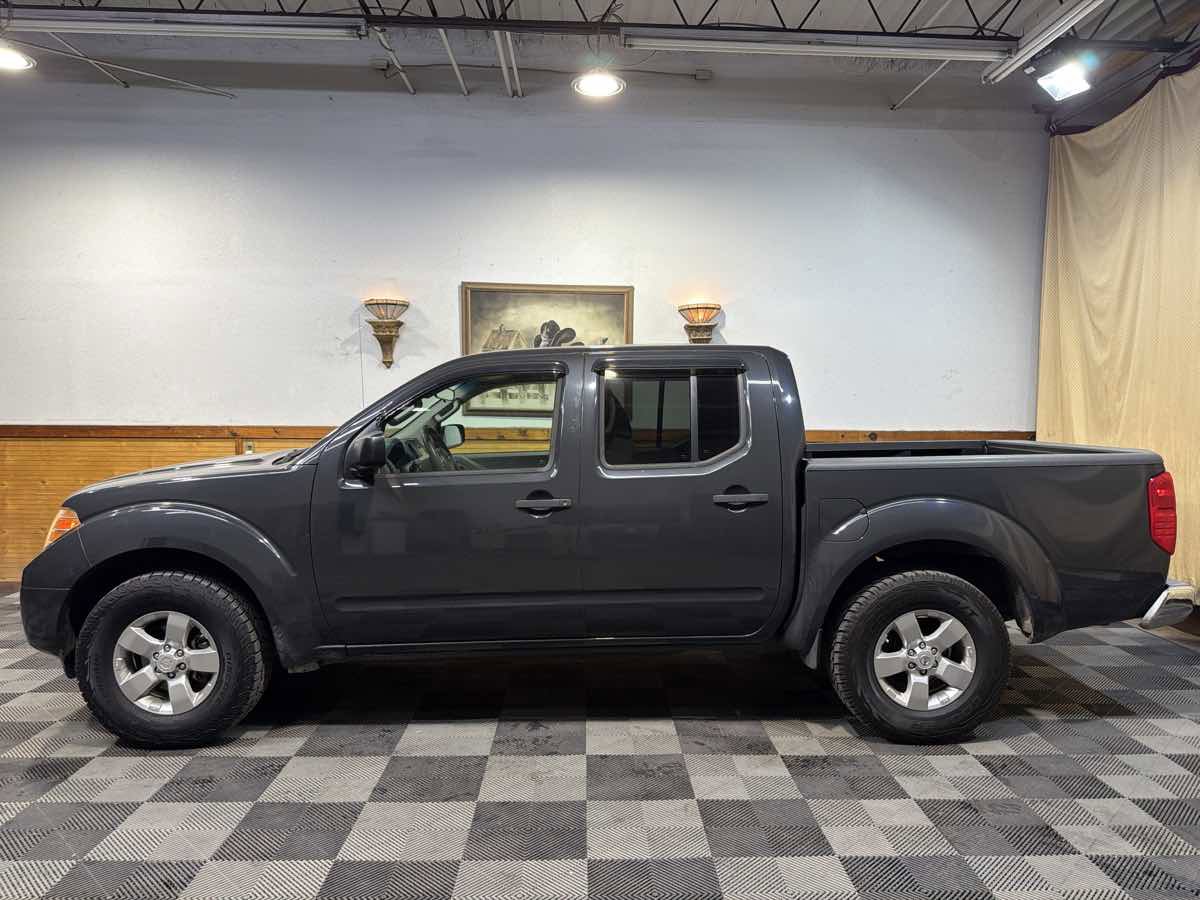 Used 2013 Nissan Frontier SV RWD image 2