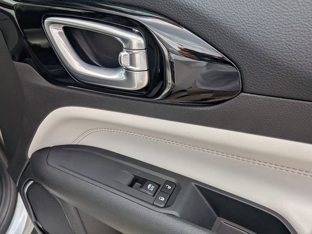 Used 2025 Jeep Compass Limited image 34