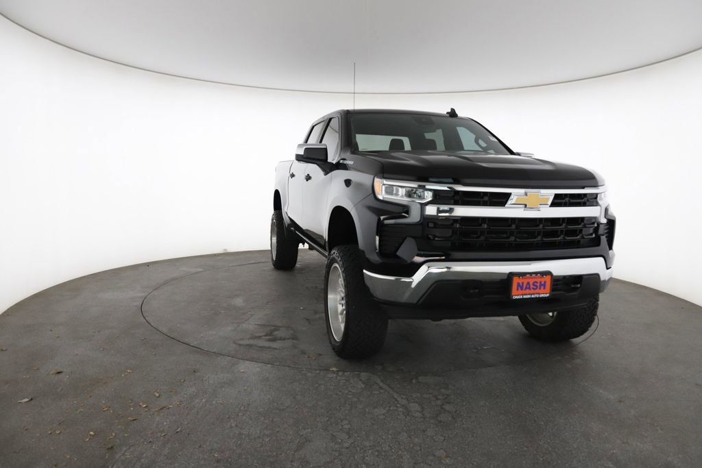 Used 2024 Chevrolet Silverado 1500 LT image 3