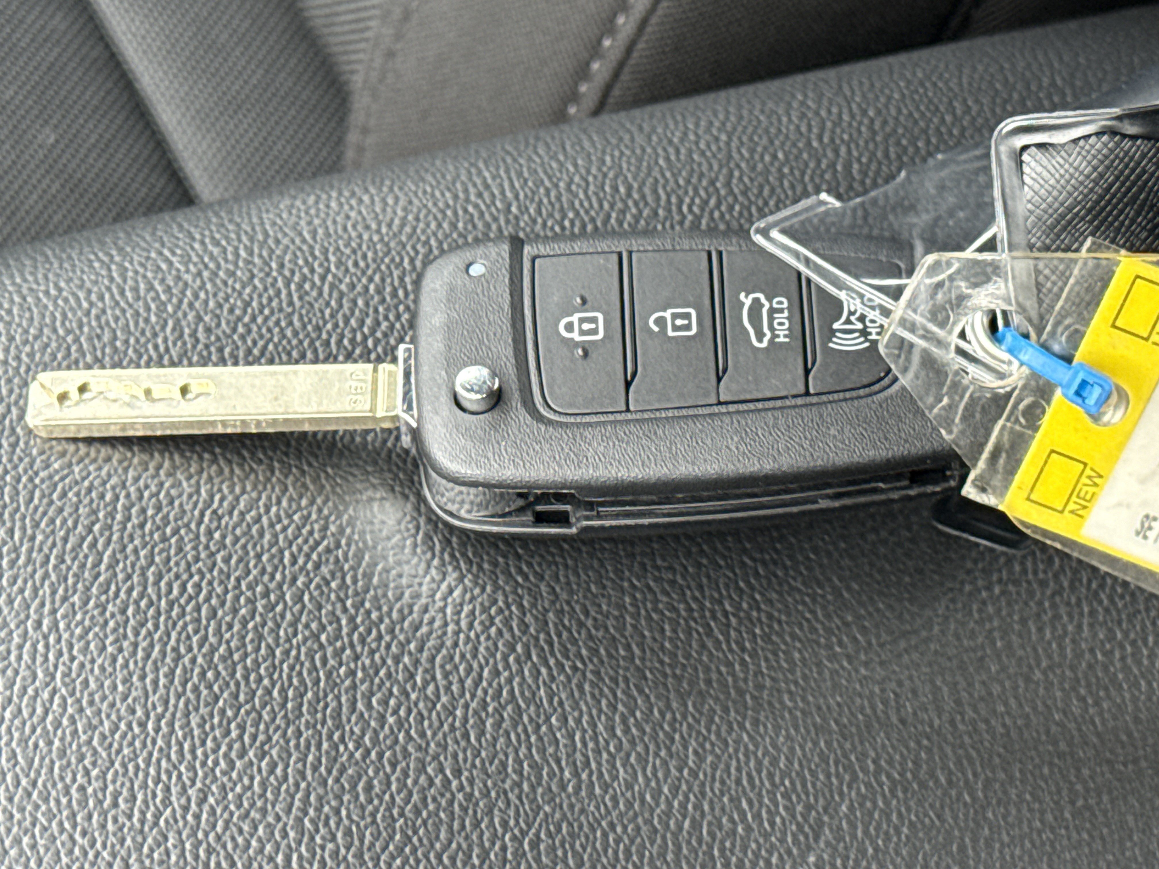 Used 2025 Hyundai Elantra SE FWD image 34