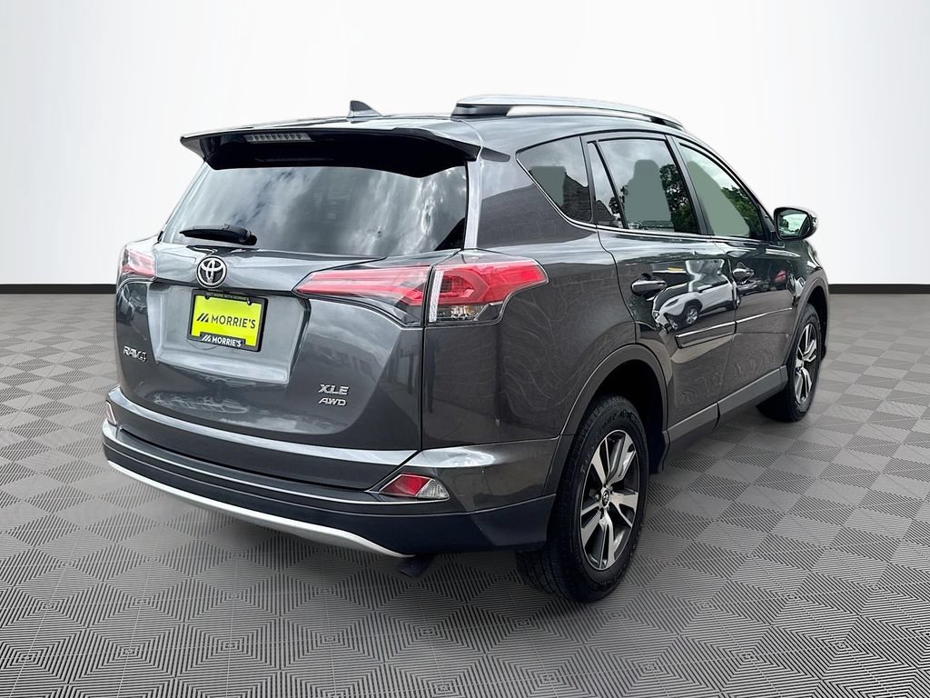 Used 2017 Toyota RAV4 XLE AWD/4WD image 4