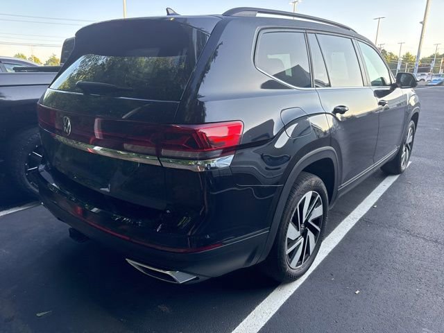 Used 2024 Volkswagen Atlas SE w/ Panoramic Sunroof Package FWD image 7