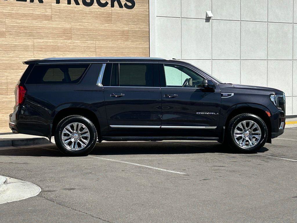 Used 2023 GMC Yukon XL Denali image 11