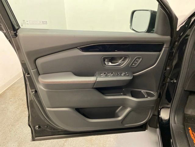 Used 2025 Honda Pilot TrailSport image 21