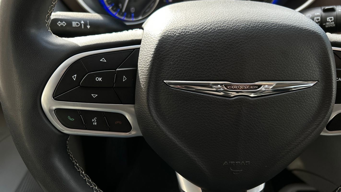 Used 2023 Chrysler Voyager LX image 31