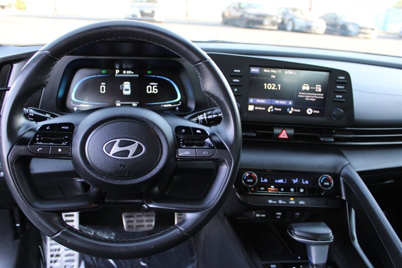 Used 2025 Hyundai Elantra Sport FWD image 19