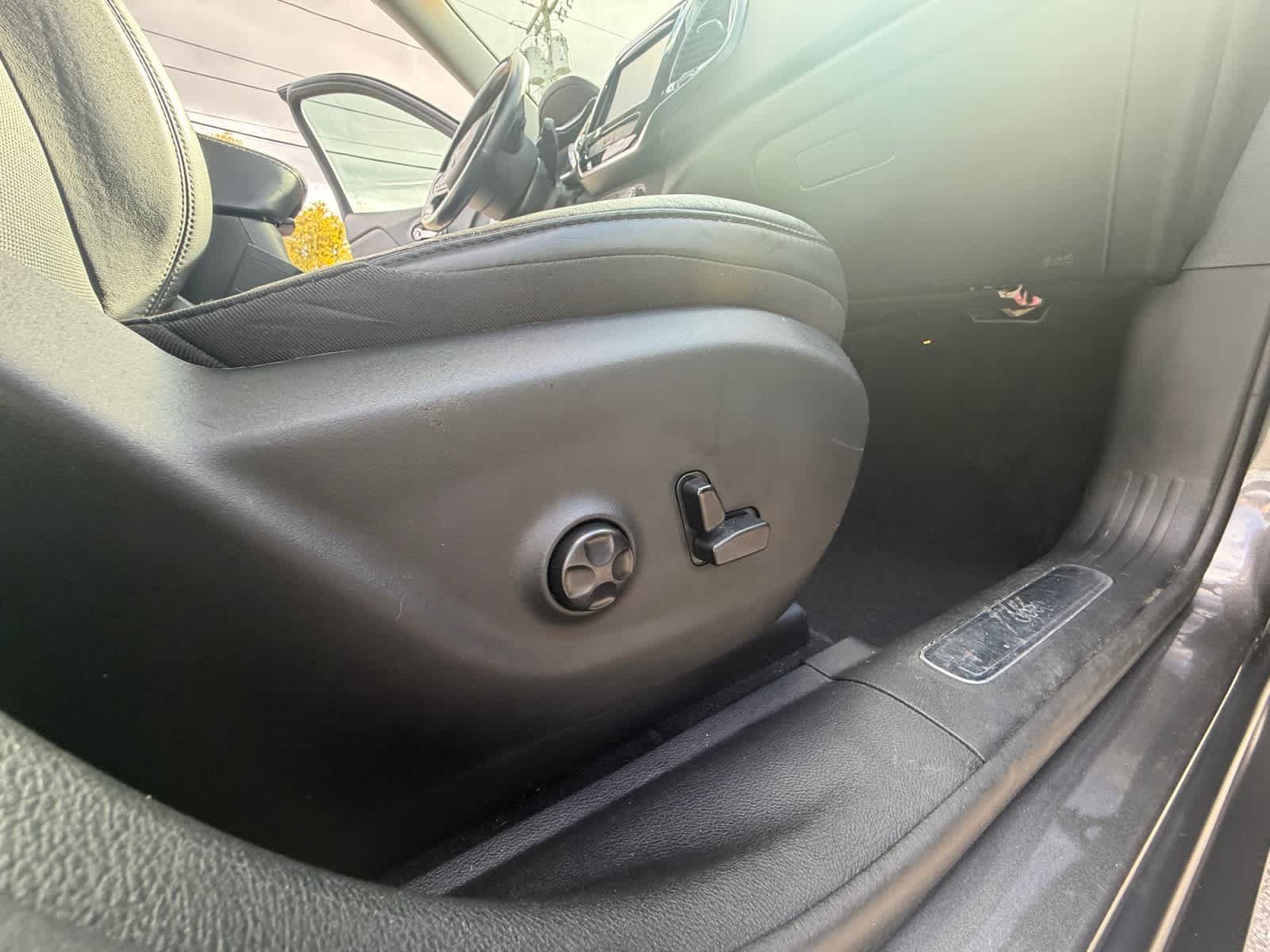 Used 2019 Jeep Cherokee Limited AWD/4WD image 33