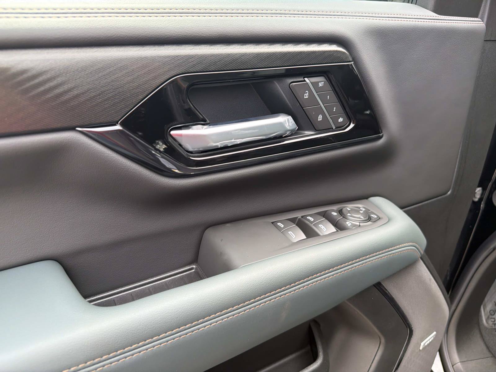 New 2026 GMC Yukon AT4 w/ AT4 Premium Plus Package AWD/4WD image 18