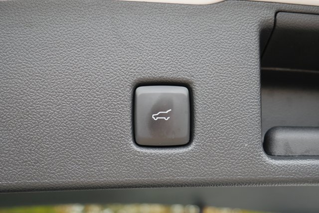 Used 2022 Ford Escape SE w/ SE Sport Appearance Package image 12