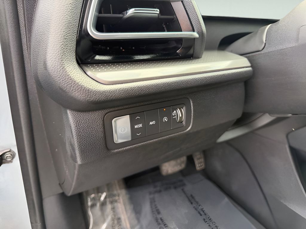 Used 2024 Chevrolet Traverse LT AWD/4WD image 24