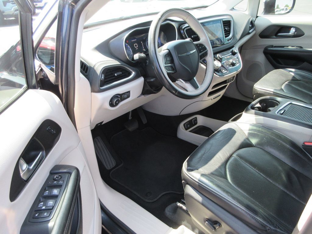 Used 2020 Chrysler Pacifica Limited FWD image 13