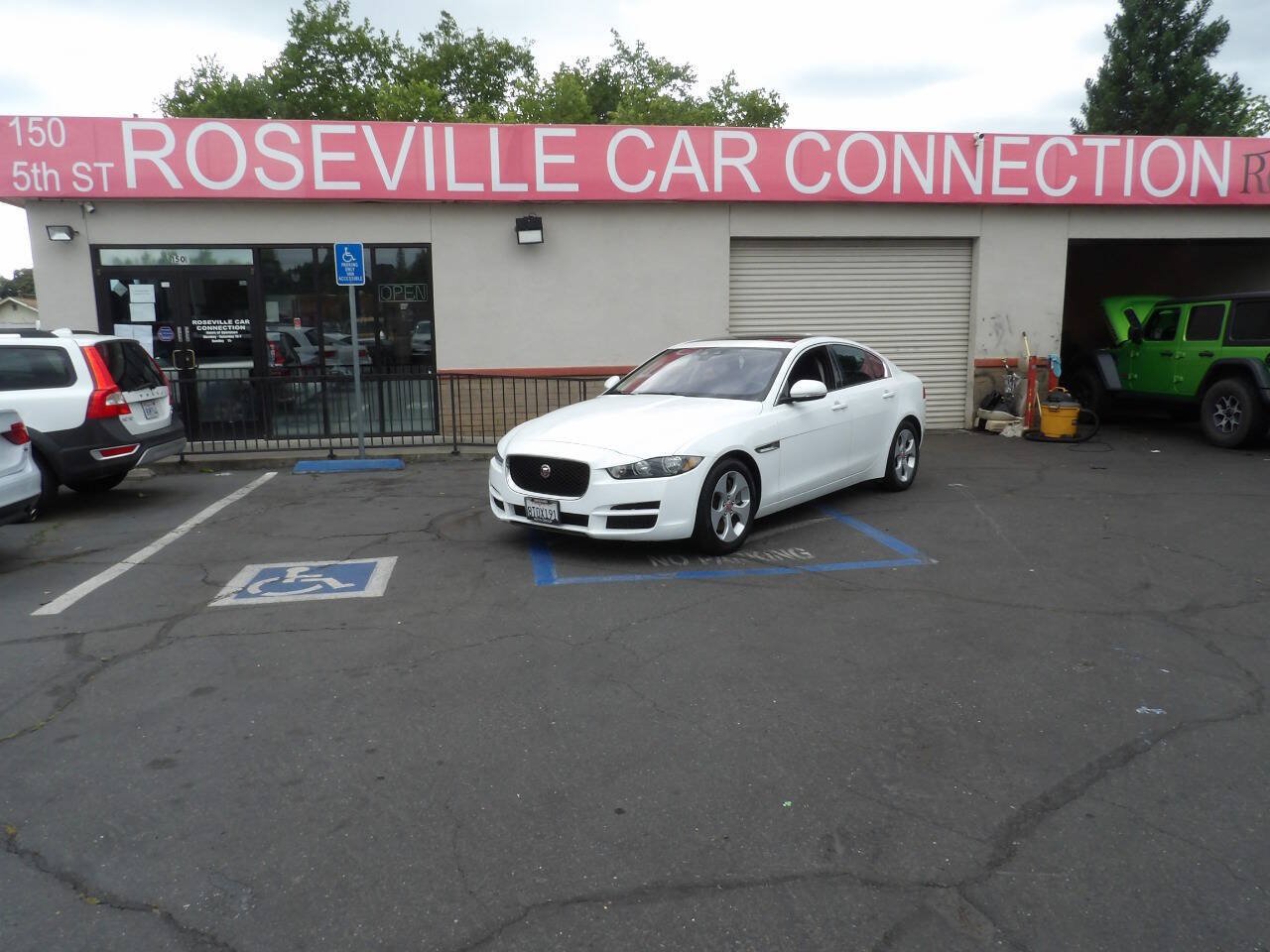 Used 2018 Jaguar XE RWD image 1