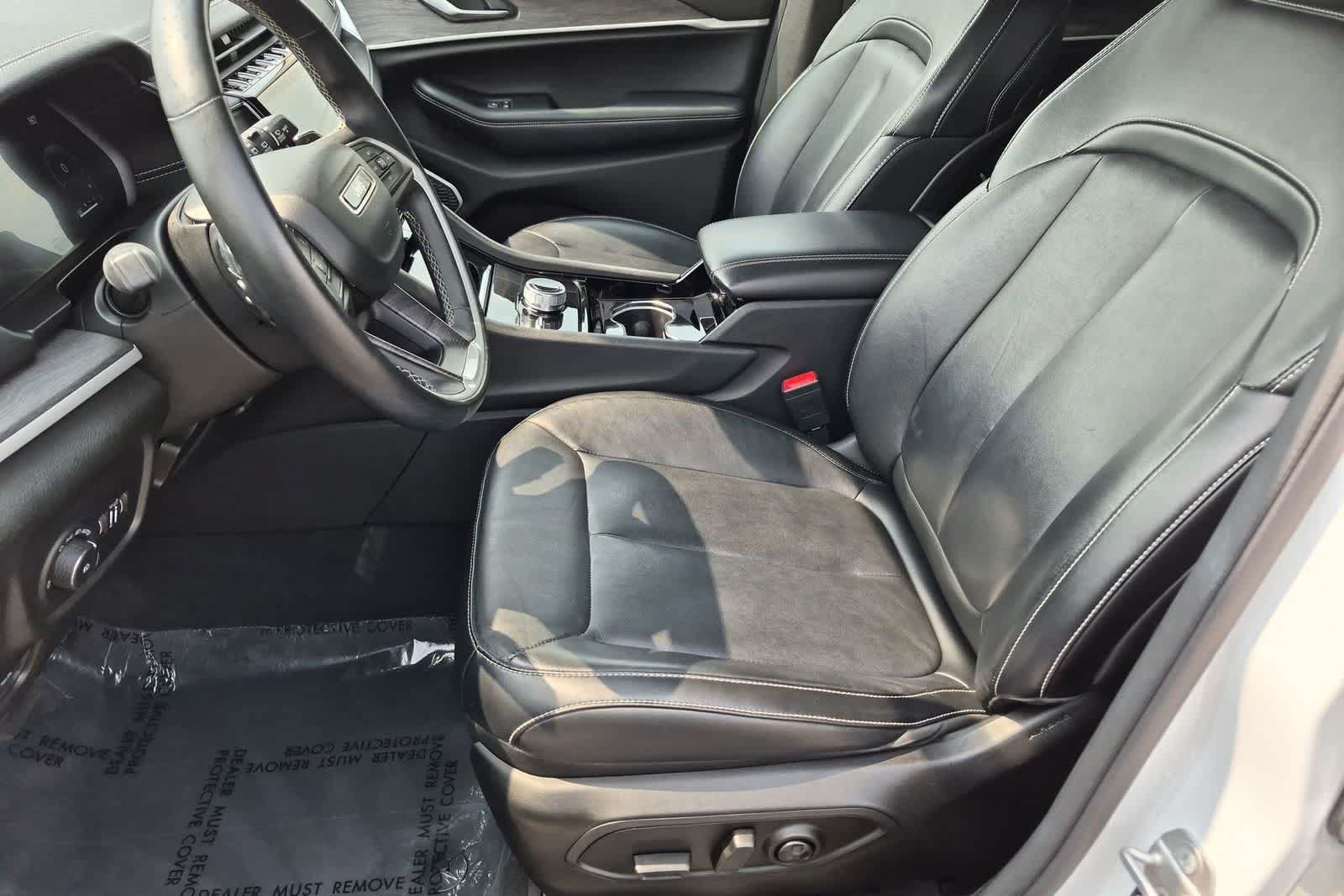 Used 2021 Jeep Grand Cherokee L Limited AWD/4WD image 16