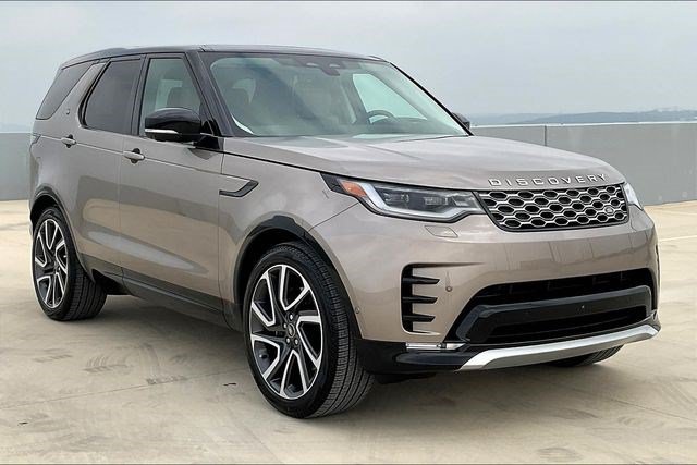Used 2025 Land Rover Discovery Metropolitan Edition AWD/4WD image 2