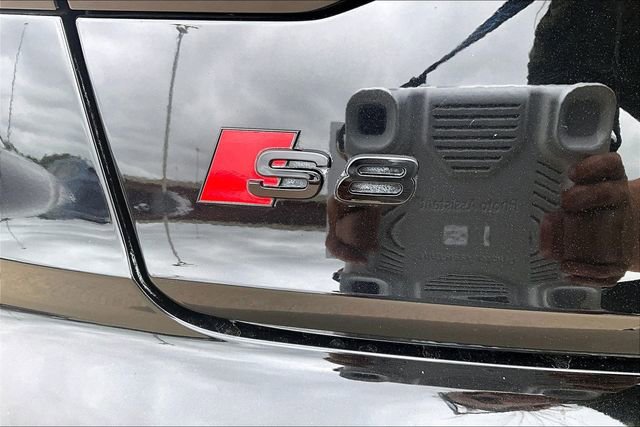 Used 2024 Audi S8 w/ S8 Comfort Plus Package AWD/4WD image 33