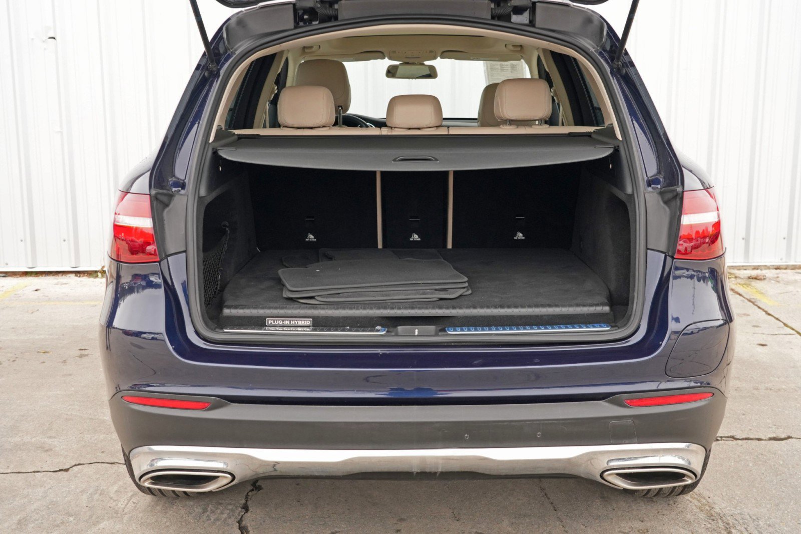 Used 2019 Mercedes-Benz GLC 350e 4MATIC w/ Premium Package image 9