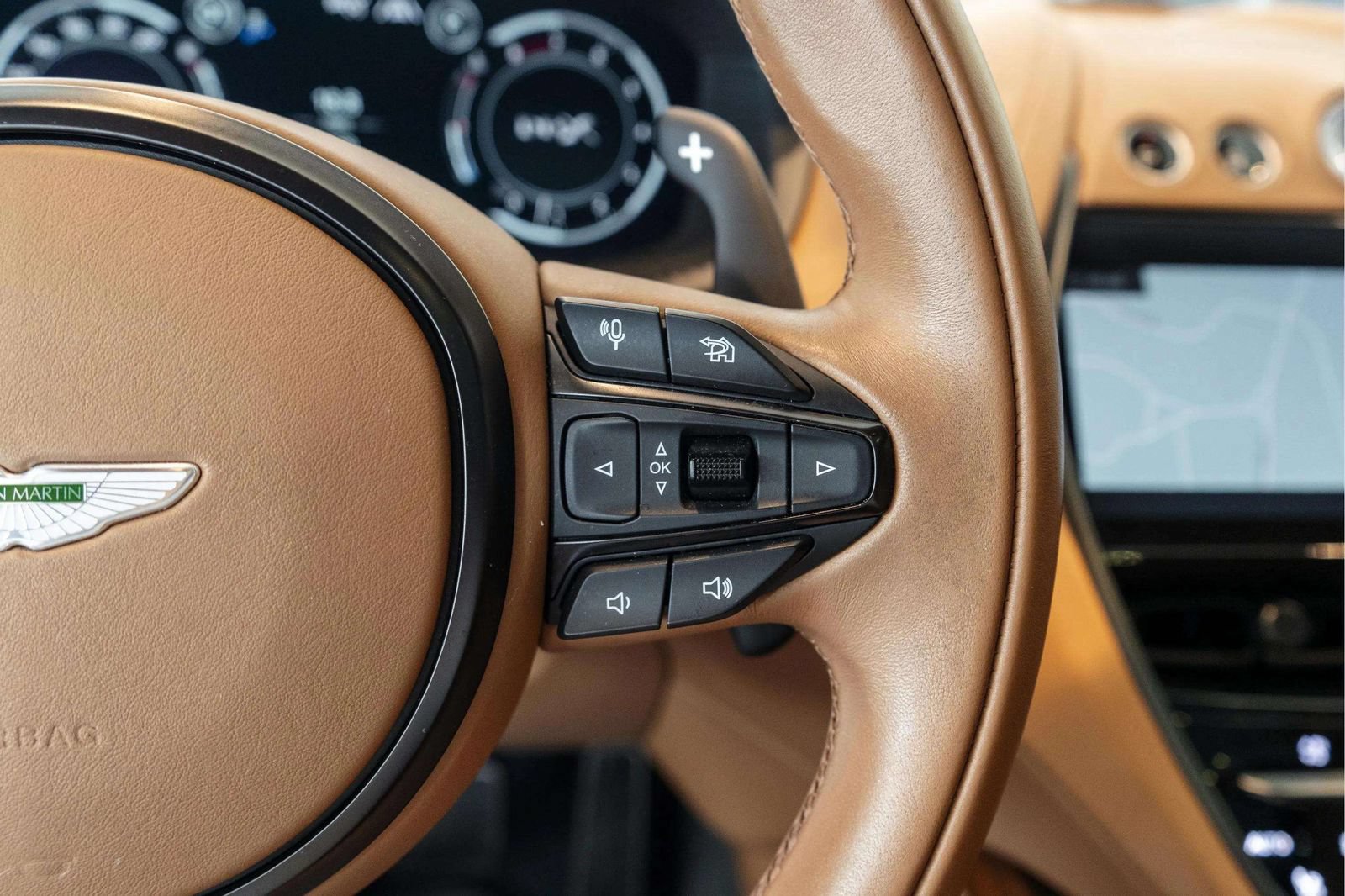 Used 2022 Aston Martin DBX AWD/4WD image 33