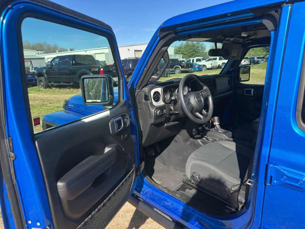 Used 2025 Jeep Gladiator Sport image 13