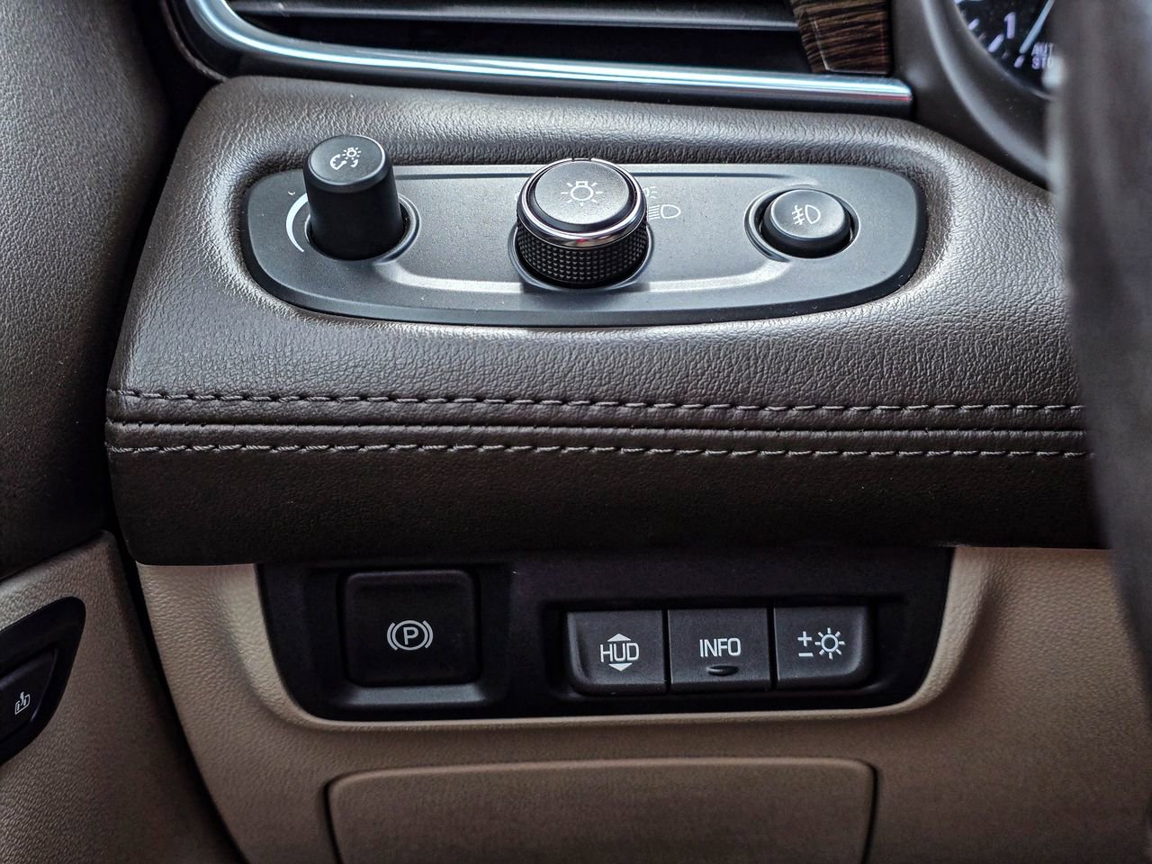 Used 2017 Buick LaCrosse Premium w/ Dynamic Driver Package image 27