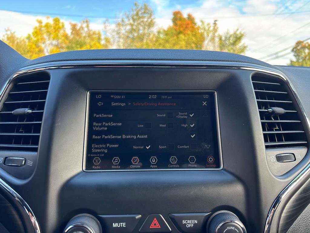 Used 2019 Jeep Grand Cherokee Laredo image 27