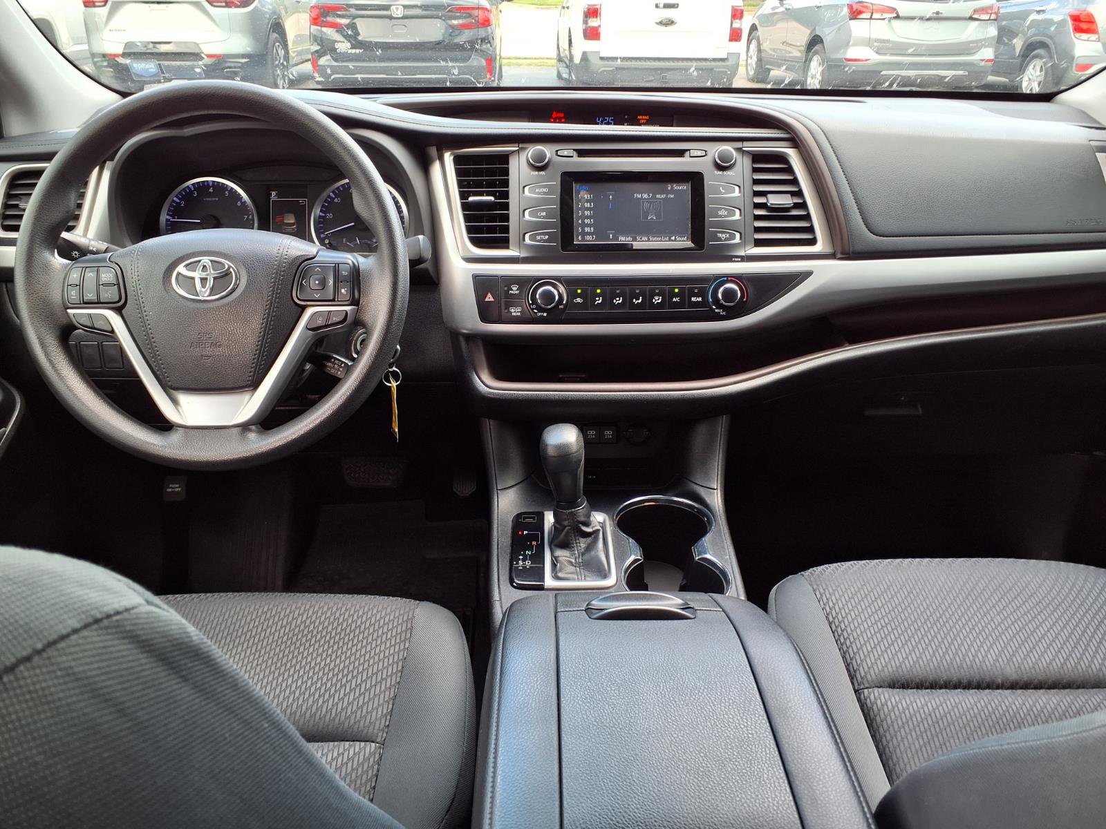 Used 2019 Toyota Highlander LE FWD image 7