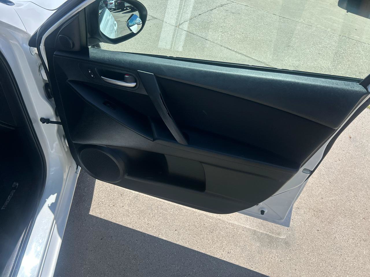 Used 2011 MAZDA MAZDA3 i Touring FWD image 15