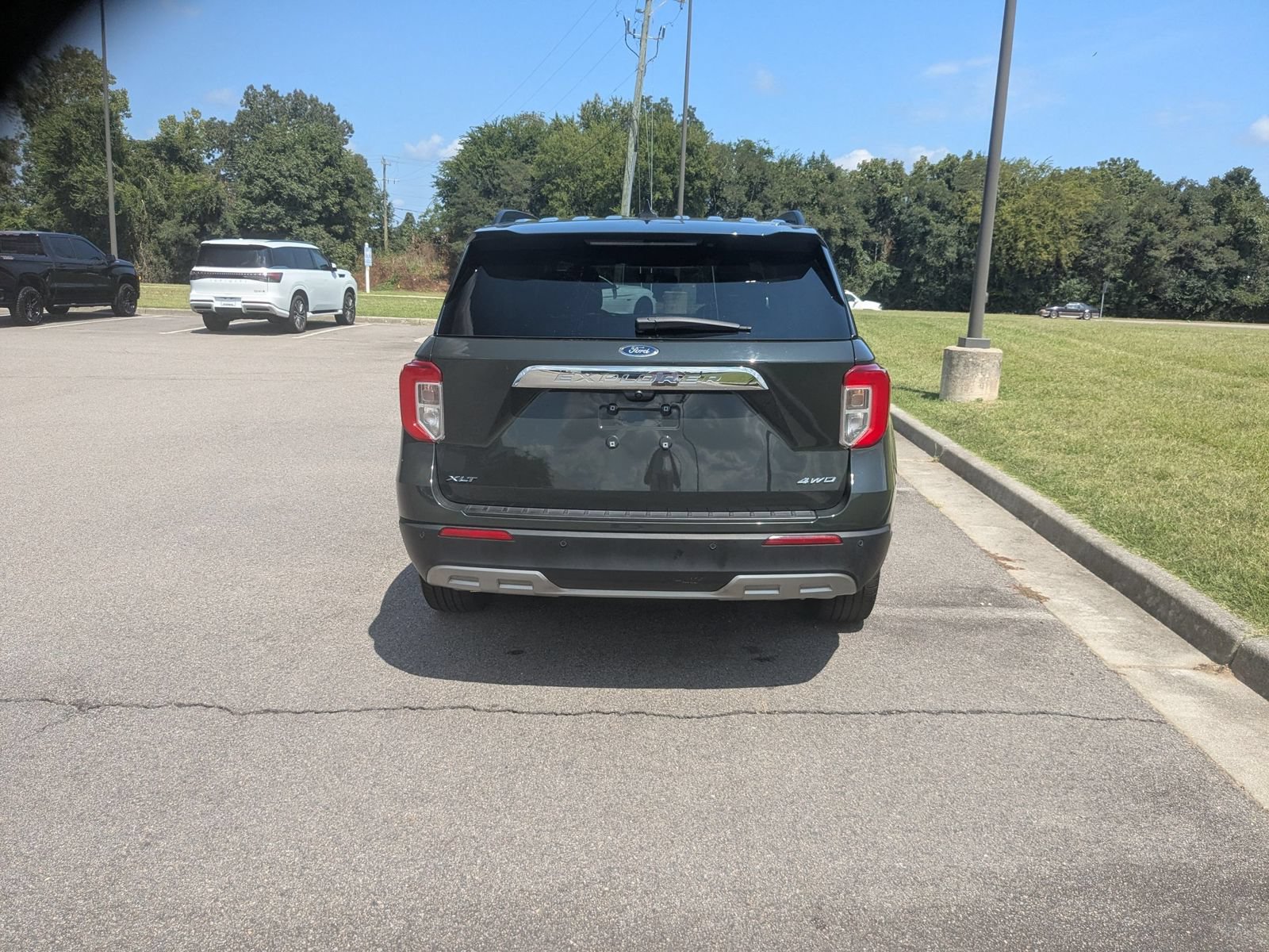 Used 2024 Ford Explorer XLT w/ Equipment Group 202A AWD/4WD image 4