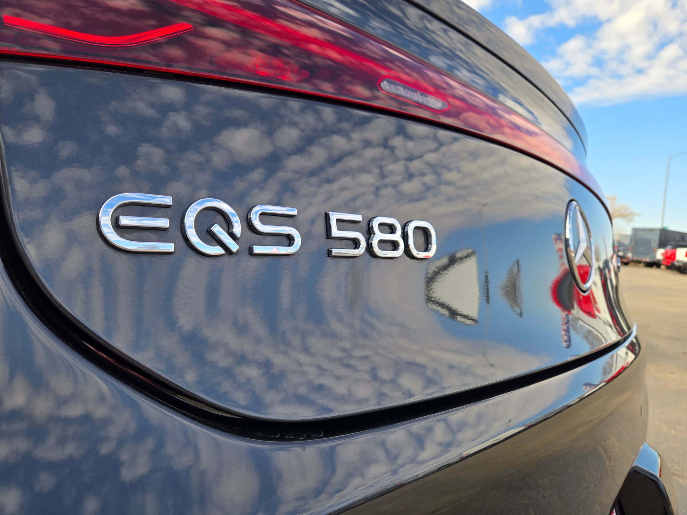 Used 2023 Mercedes-Benz EQS 580 4MATIC Sedan w/ Exclusive Trim Package image 27