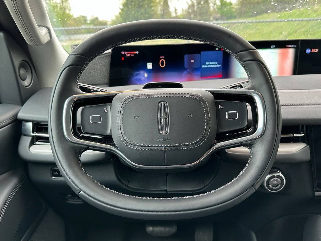 New 2025 Lincoln Navigator Reserve AWD/4WD image 8