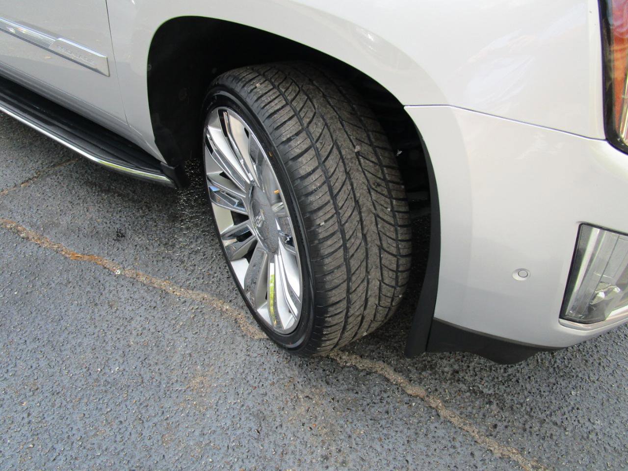 Used 2020 Cadillac Escalade Luxury RWD image 33