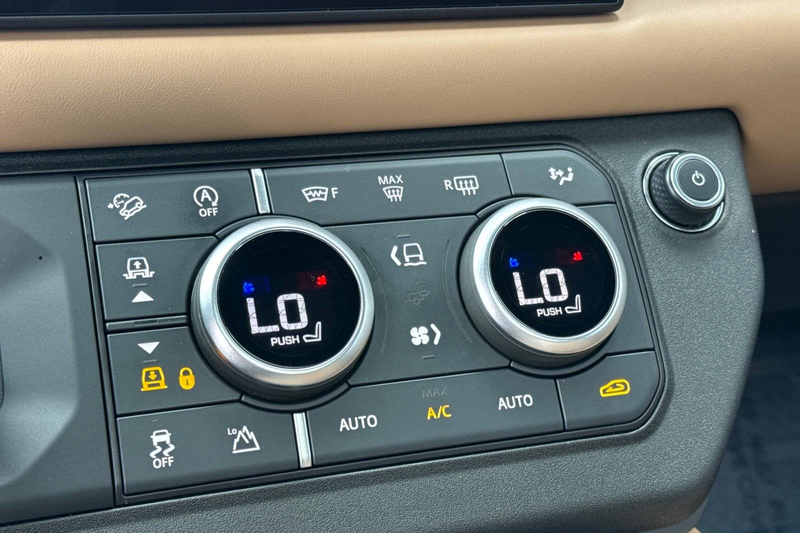 Used 2025 Land Rover Defender 110 X-Dynamic SE image 23