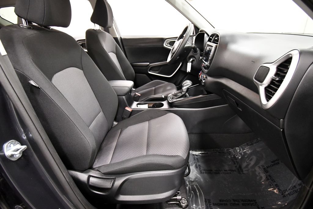 Certified 2025 Kia Soul LX FWD image 17
