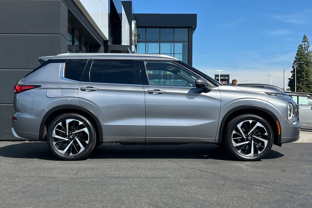 Used 2022 Mitsubishi Outlander SEL image 4