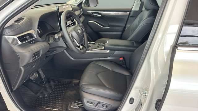 Used 2026 Toyota Highlander Platinum AWD/4WD image 8