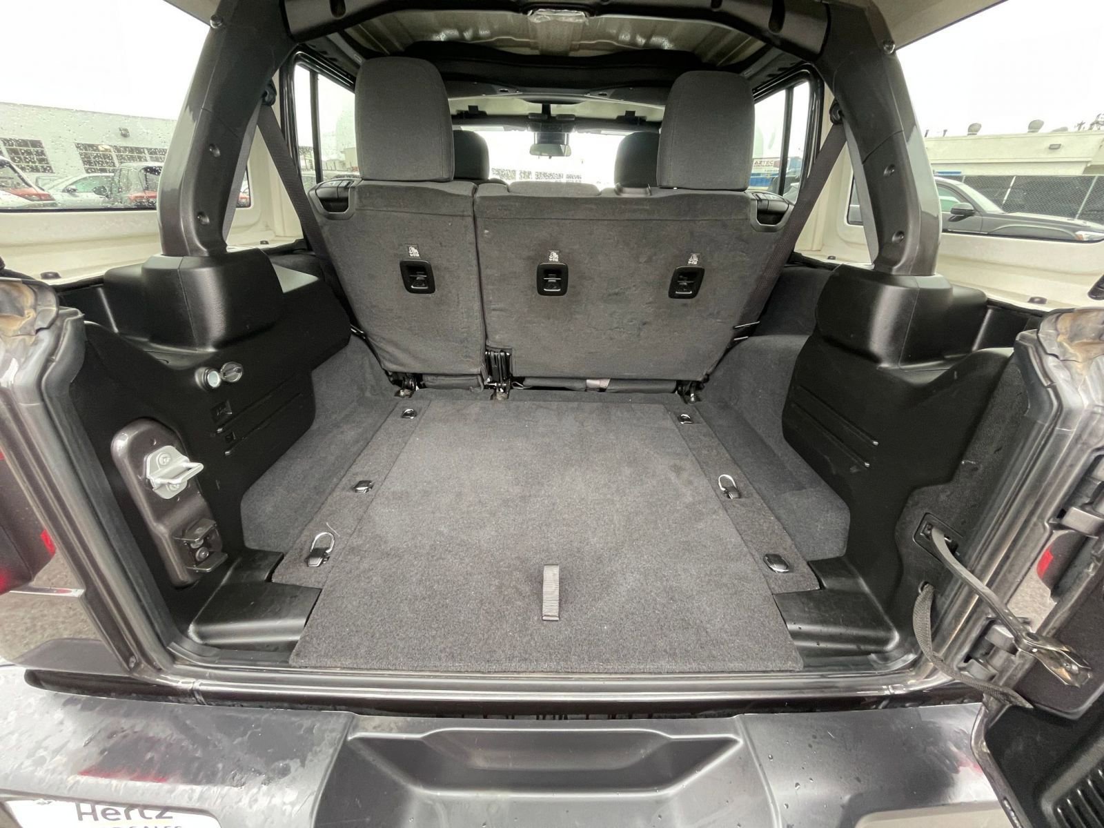 Used 2025 Jeep Wrangler Sahara image 31