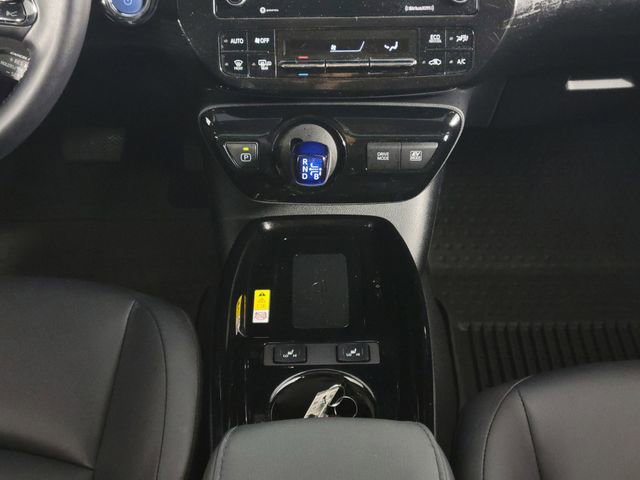 Used 2022 Toyota Prius XLE image 28