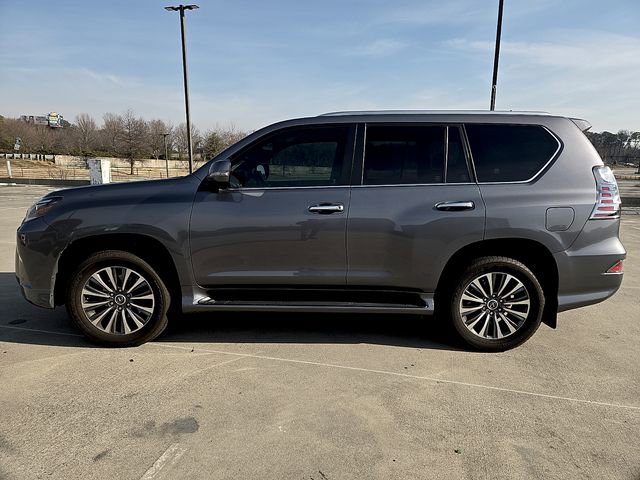 Used 2023 Lexus GX 460 Luxury w/ Accessory Package image 8