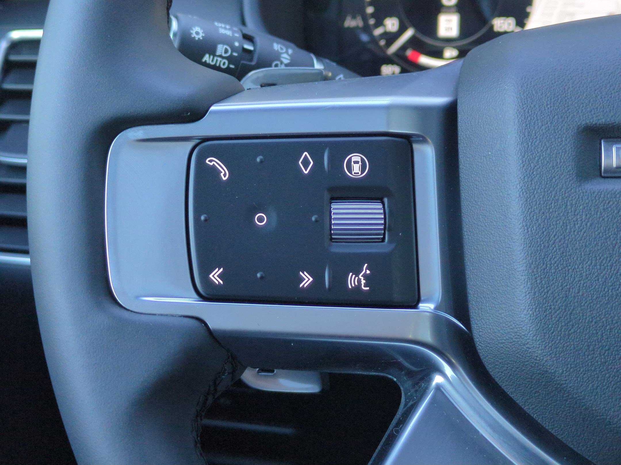 Used 2025 Land Rover Discovery Dynamic SE image 16