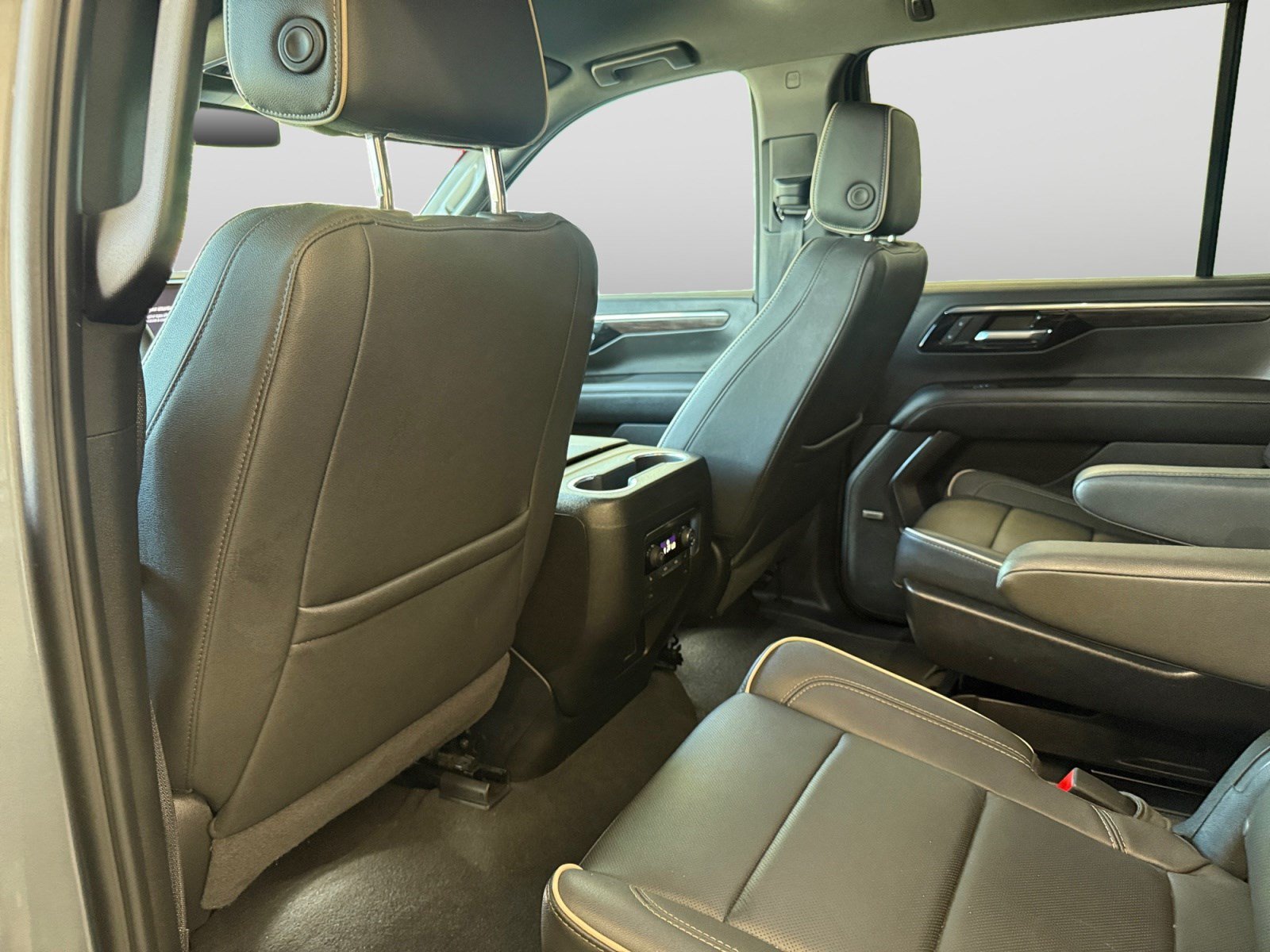 Used 2025 Chevrolet Tahoe Premier AWD/4WD image 18
