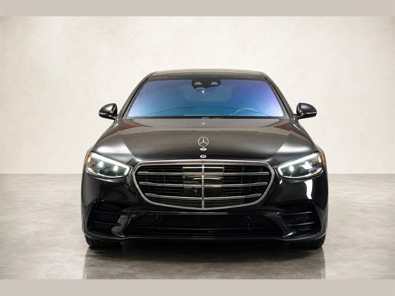 Used 2022 Mercedes-Benz S 500 4MATIC w/ AMG Line Package image 4