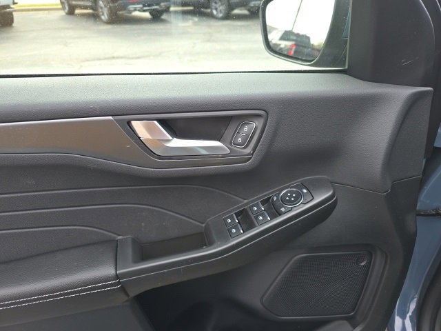 New 2026 Ford Escape SE w/ Class II Trailer Tow Package image 17