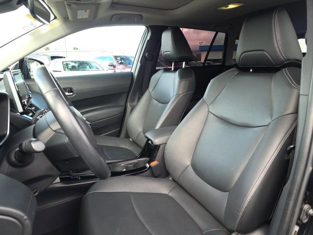 Used 2022 Toyota Corolla Cross XLE w/ Convenience Package image 23