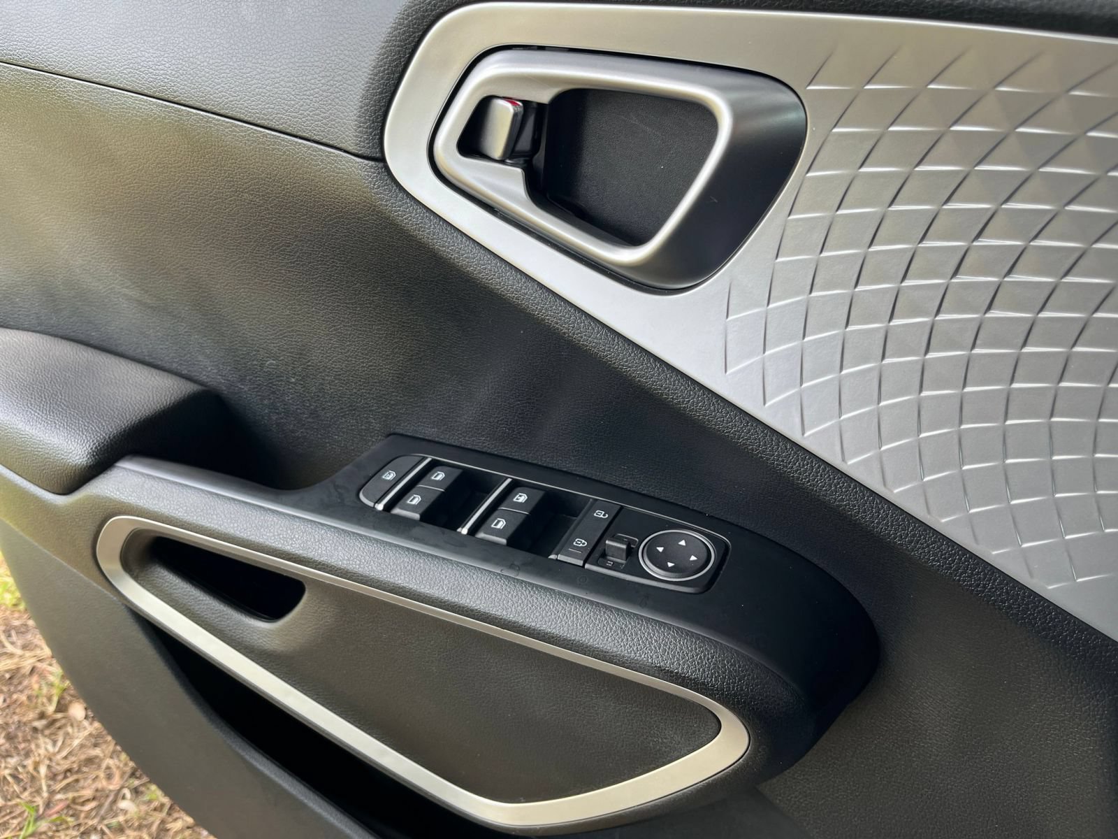 Used 2025 Kia Soul LX w/ LX Technology Package FWD image 18