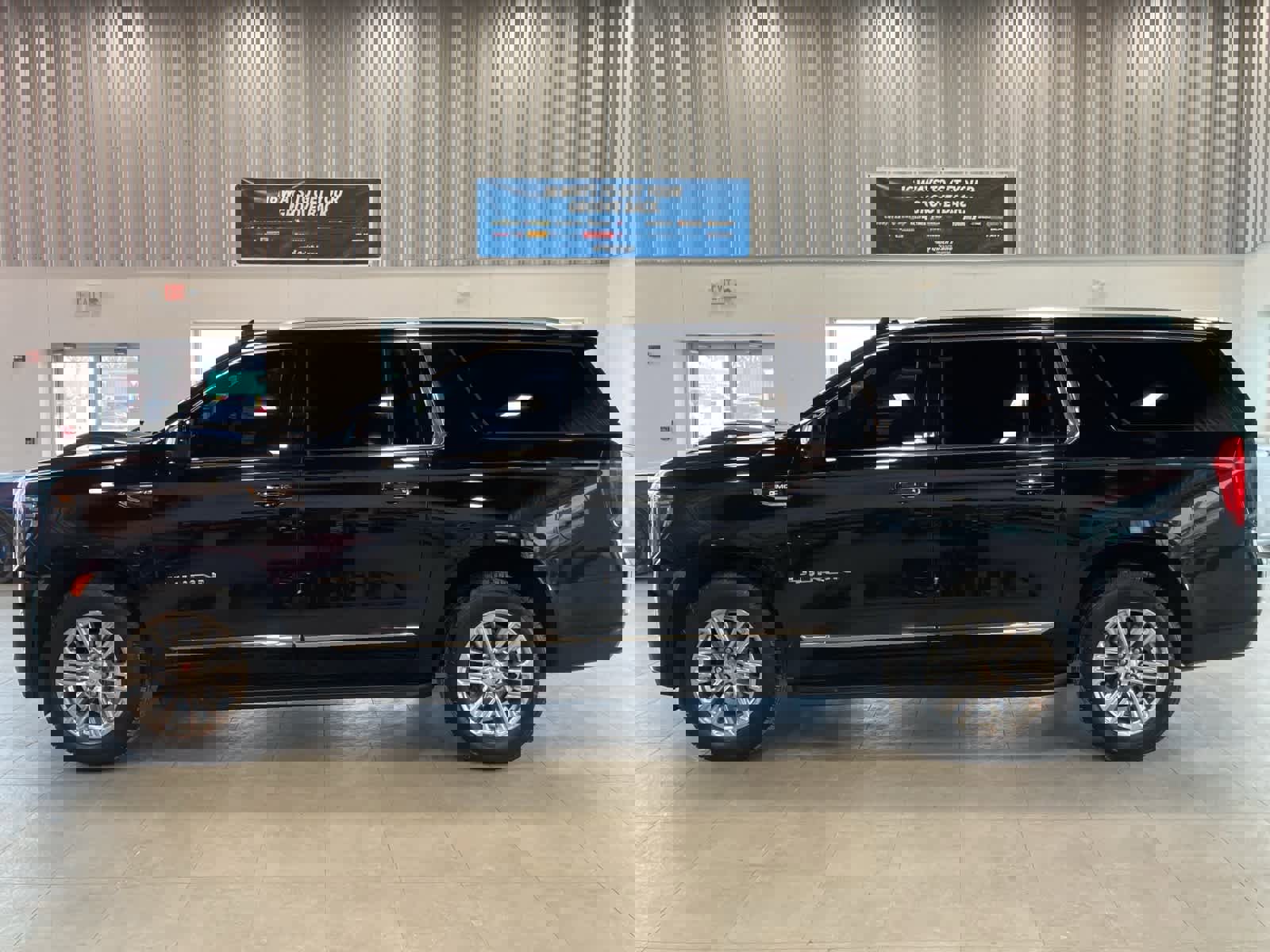 Used 2021 GMC Yukon XL SLT image 8