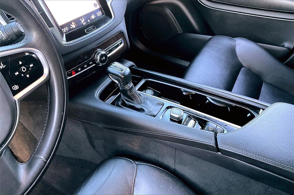 Used 2019 Volvo XC90 T6 Momentum w/ Advanced Package image 12