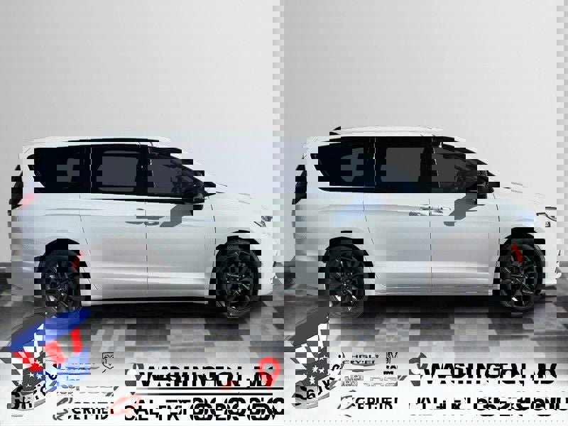 New 2026 Chrysler Pacifica Select